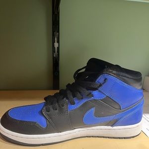 Can’t fit anymore and barely worn